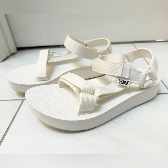 Teva Universal Midform Sandal in White Size 7 - Picture 2 of 8